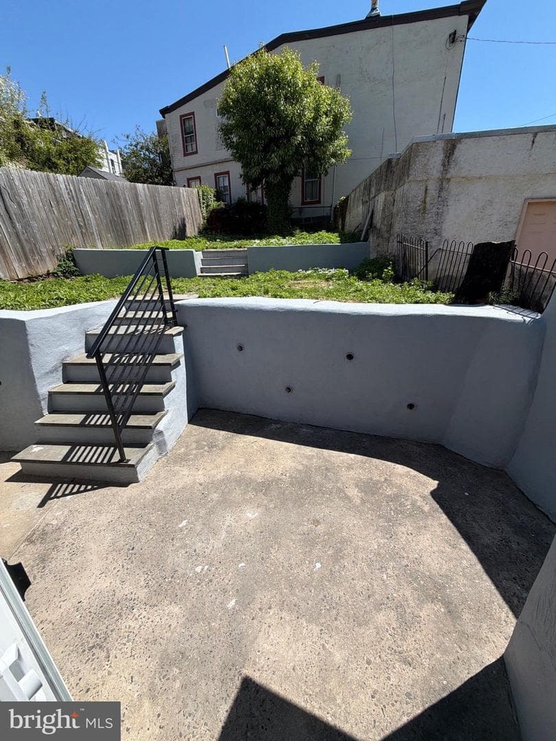 303 Green Lane photo 35
