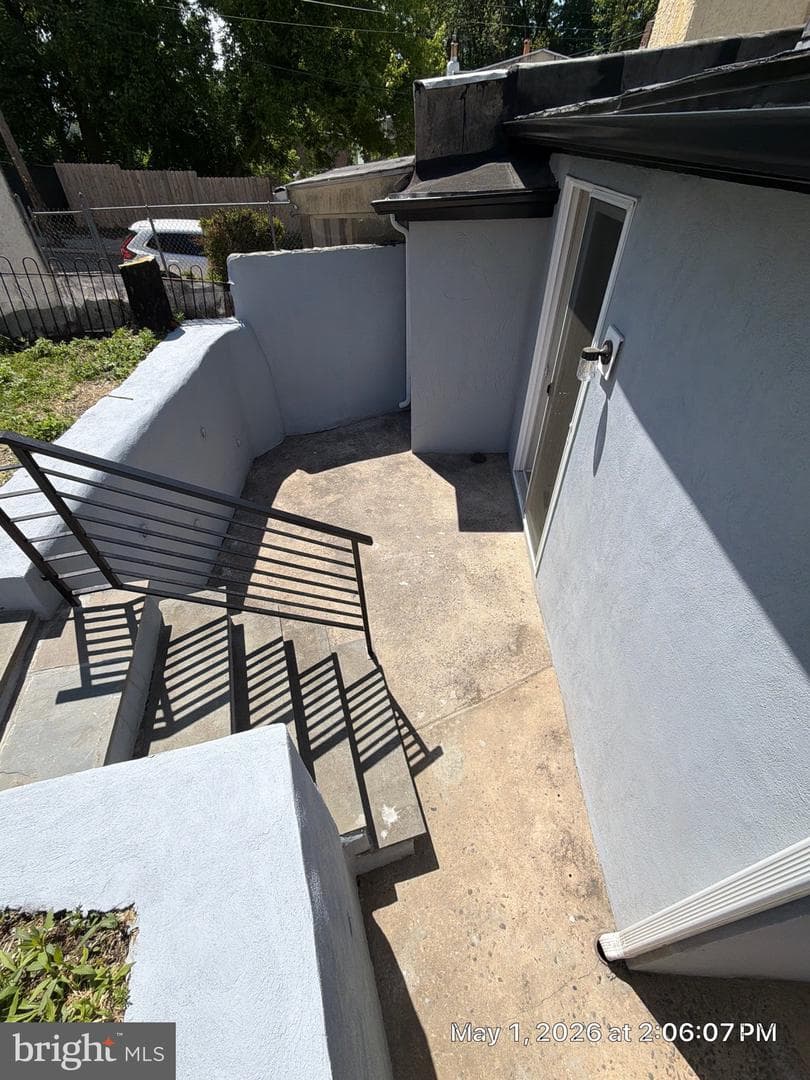 303 Green Lane photo 36