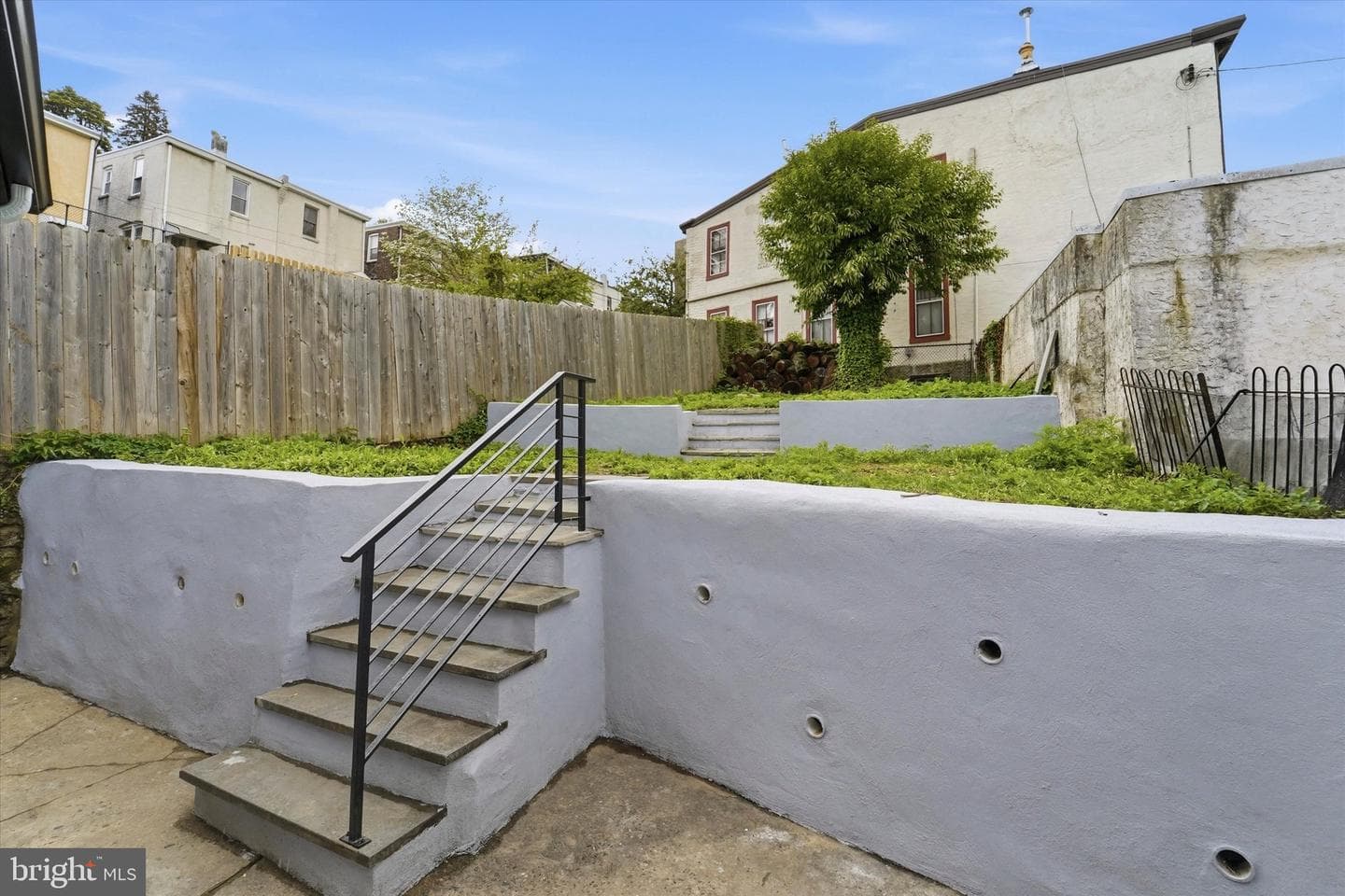 303 Green Lane photo 37