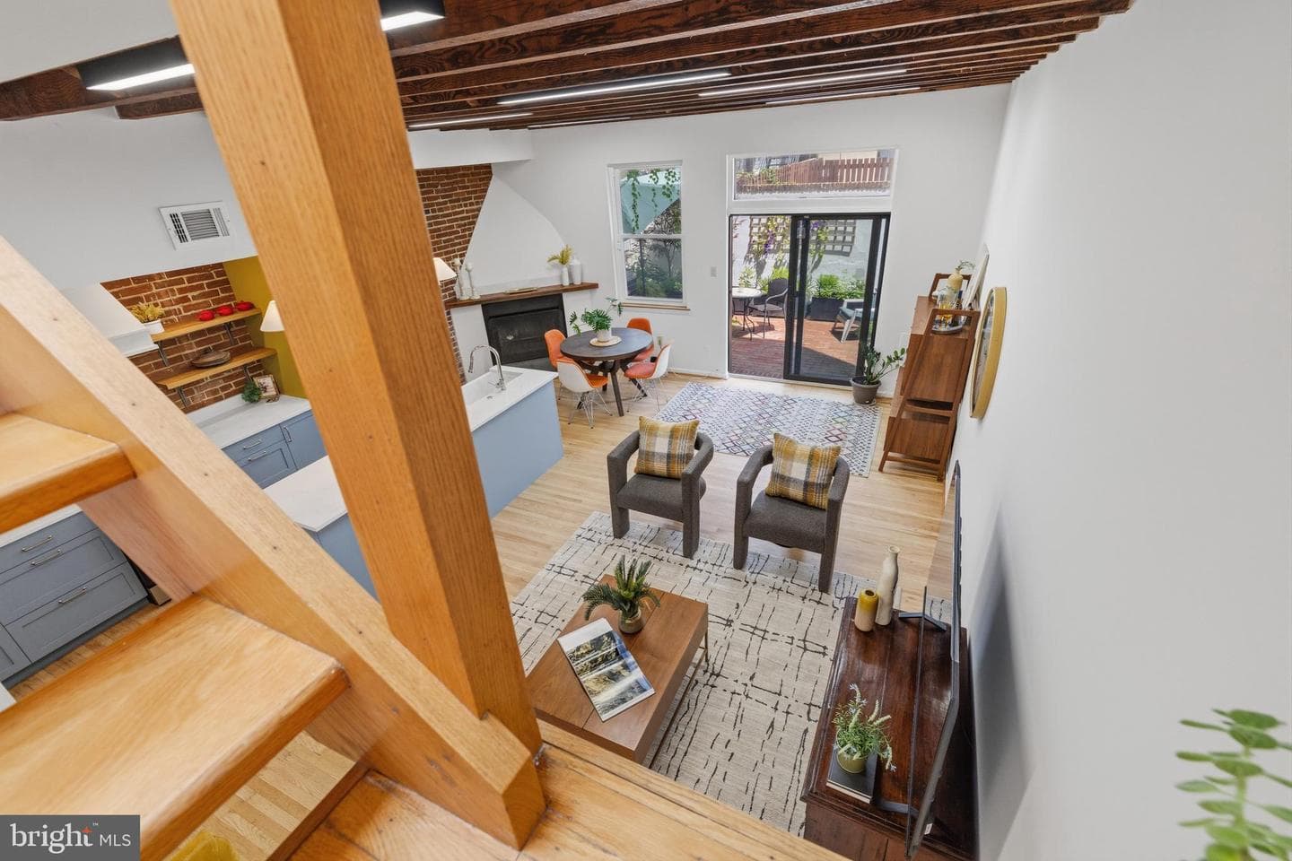 1133 Waverly Street photo 5
