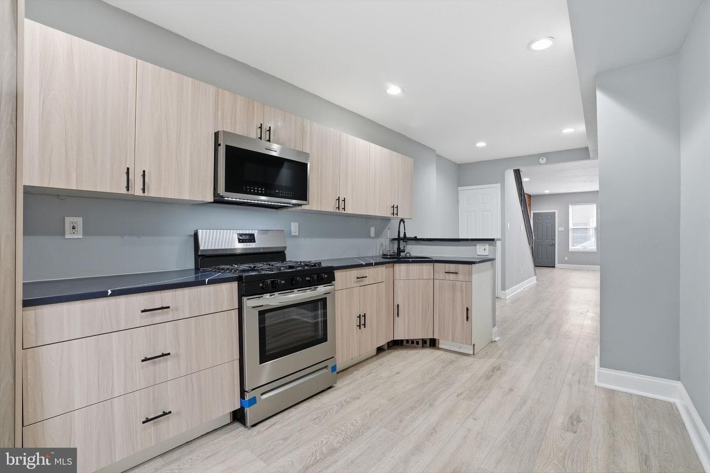 1933 E Somerset Street photo 11