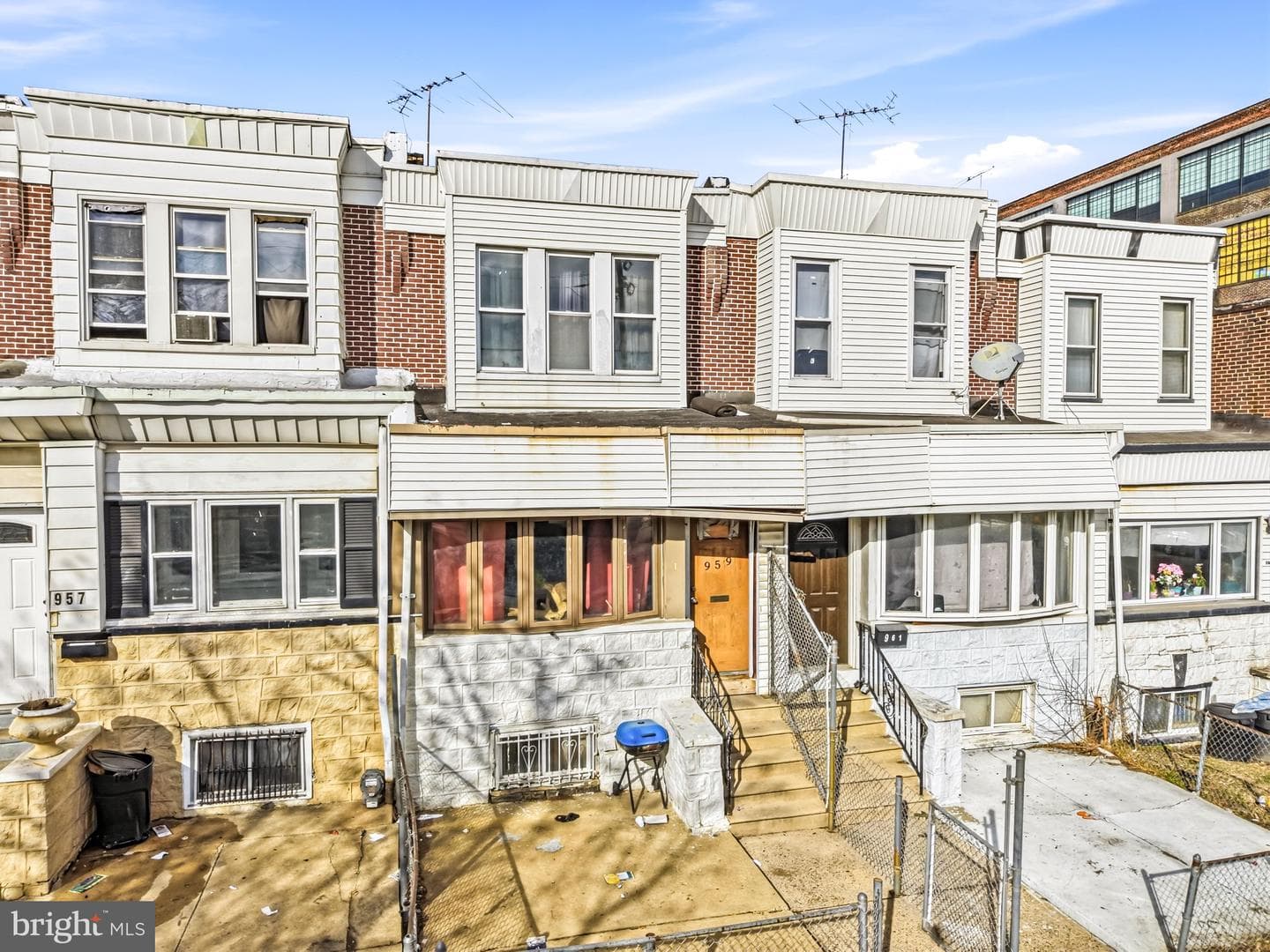 959 E Ontario Street photo 3