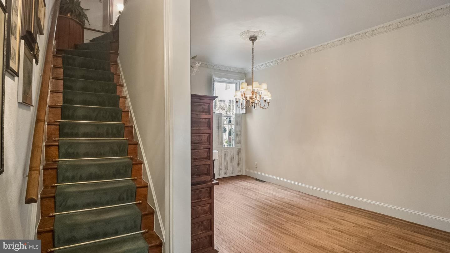 2049 Appletree Street photo 10