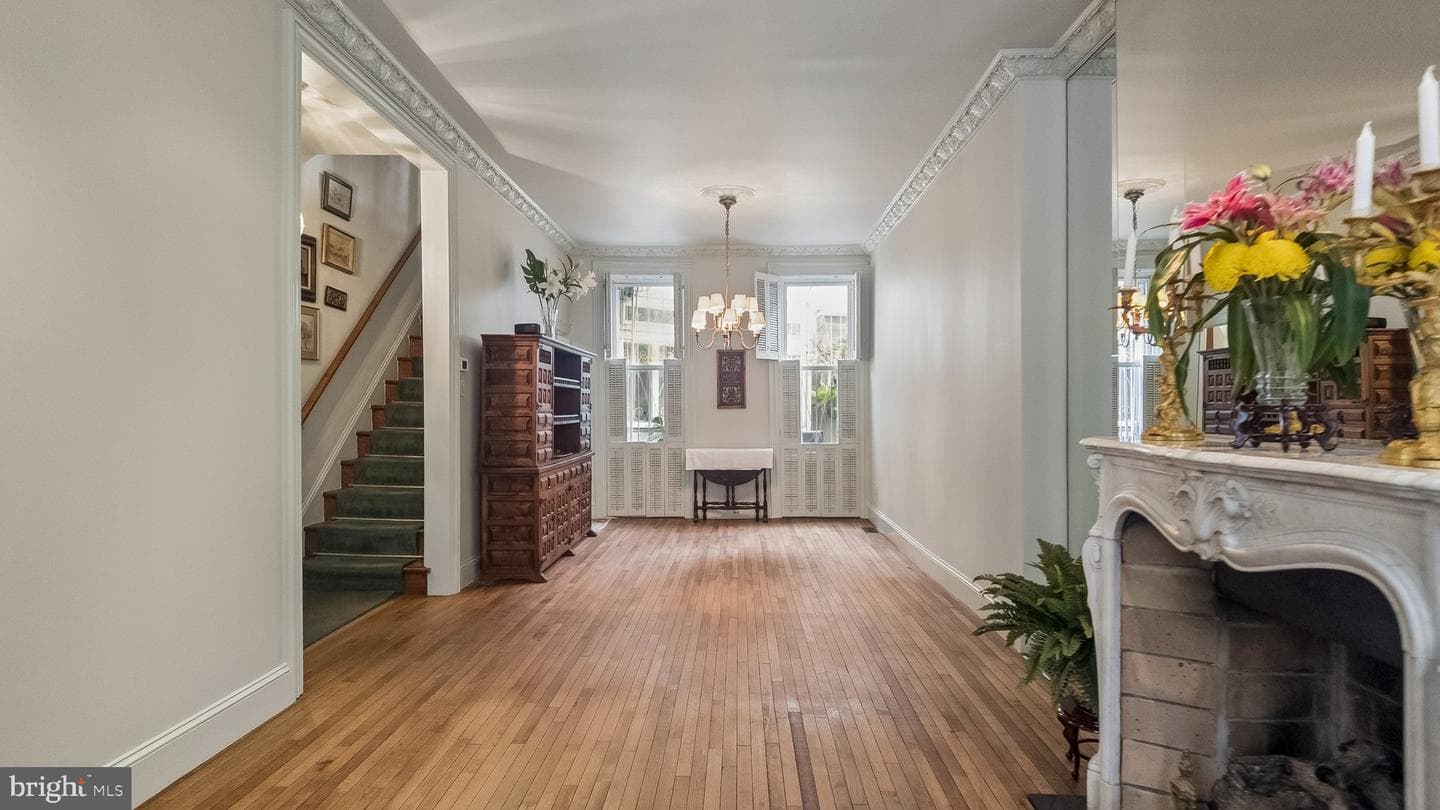 2049 Appletree Street photo 11
