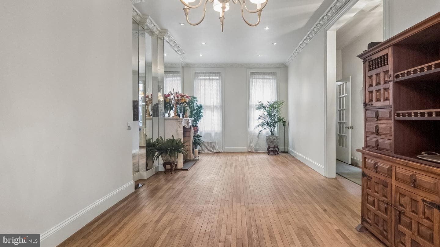 2049 Appletree Street photo 20