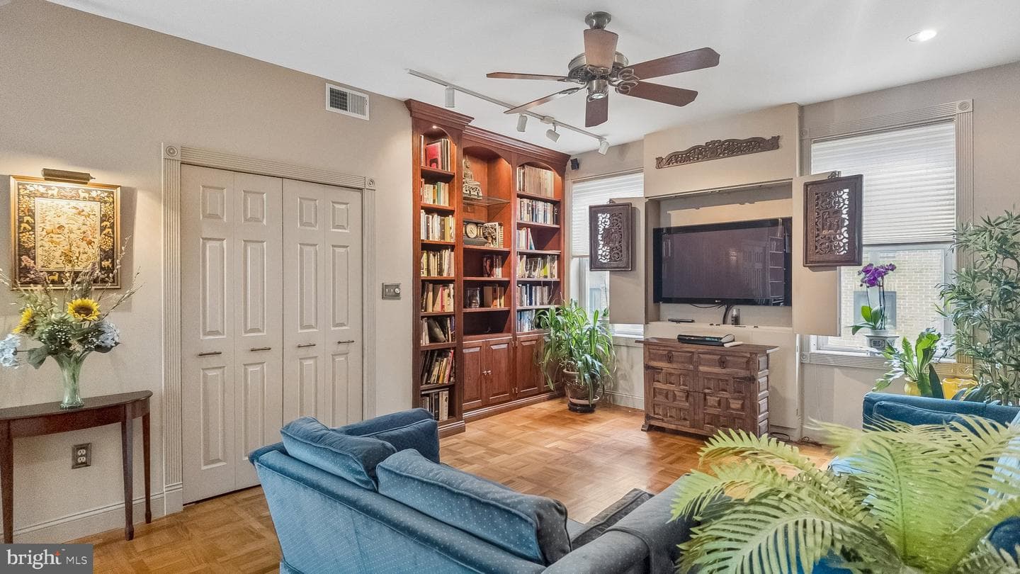 2049 Appletree Street photo 24