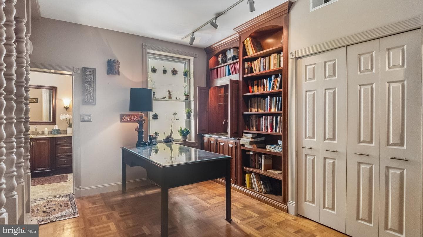 2049 Appletree Street photo 29