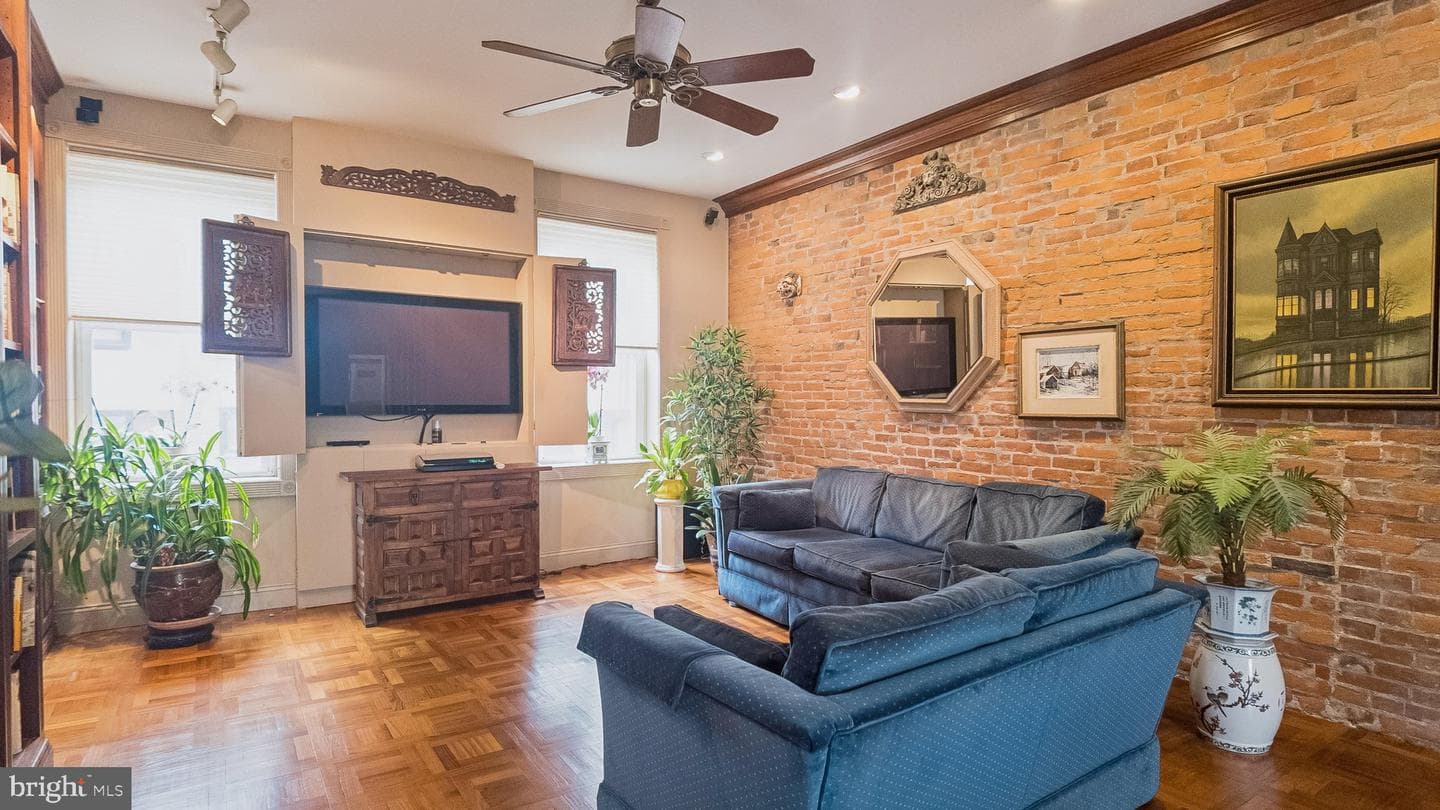 2049 Appletree Street photo 31