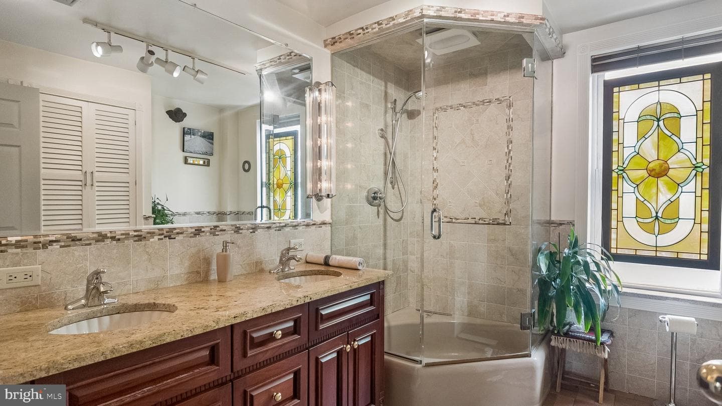 2049 Appletree Street photo 42