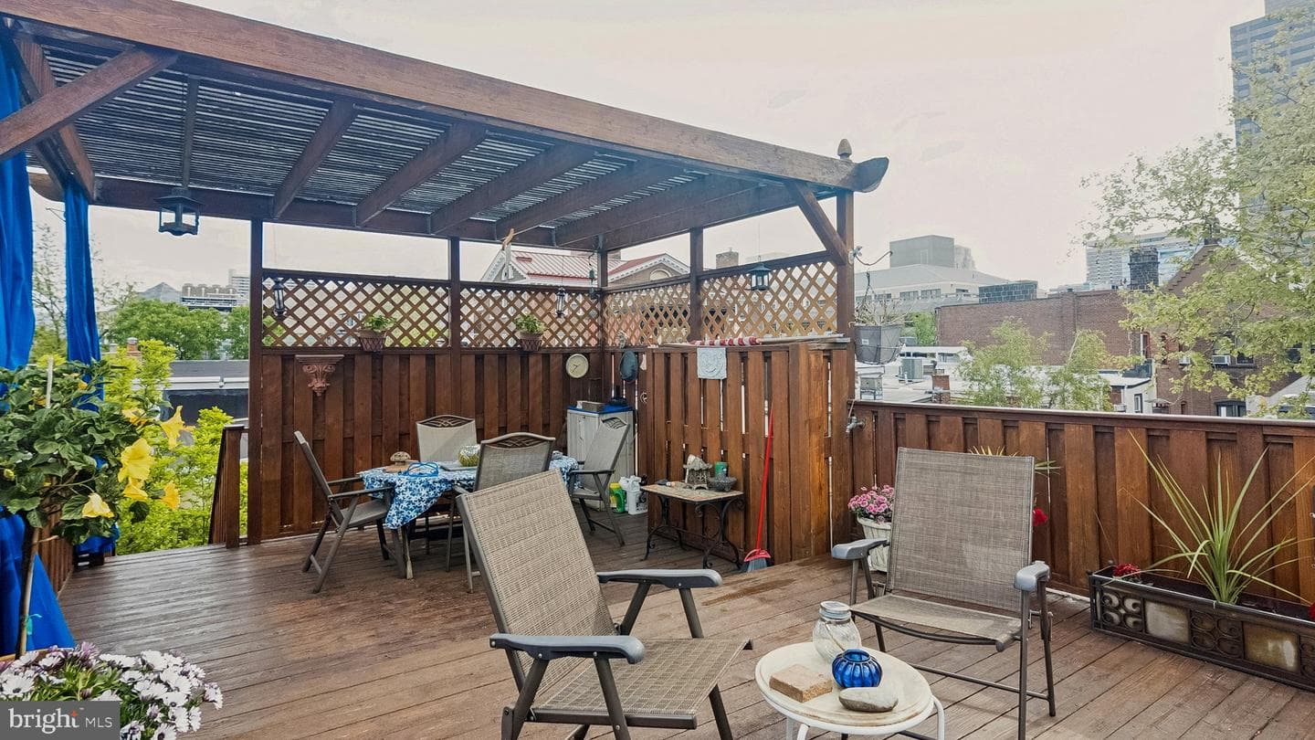 2049 Appletree Street photo 6