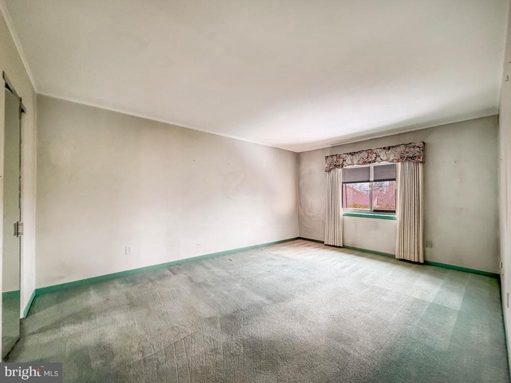 44303 Delaire Landing Road #303 photo 13