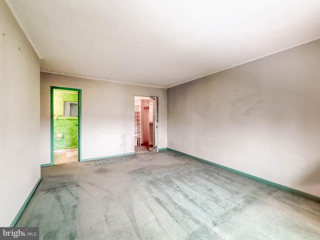 44303 Delaire Landing Road #303 photo 16