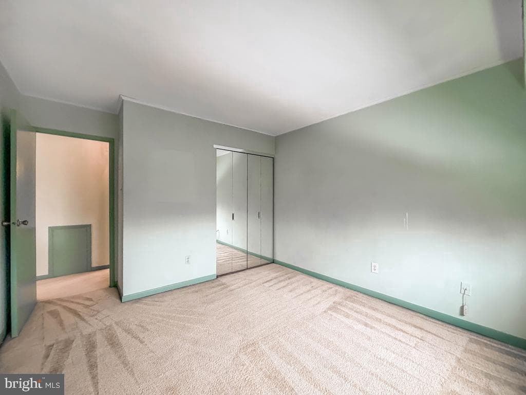 44303 Delaire Landing Road #303 photo 21