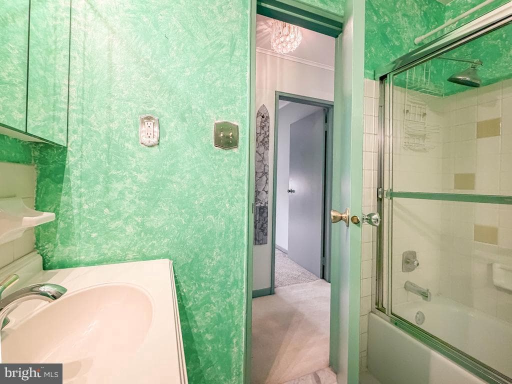 44303 Delaire Landing Road #303 photo 22