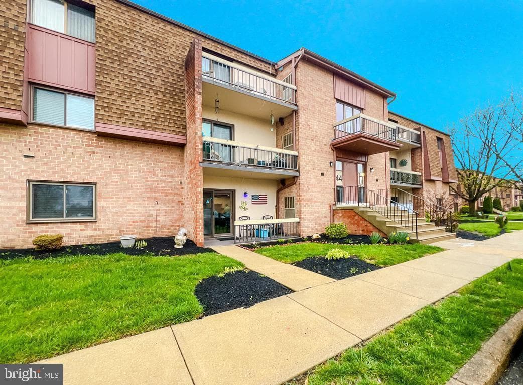 44303 Delaire Landing Road #303 photo 4