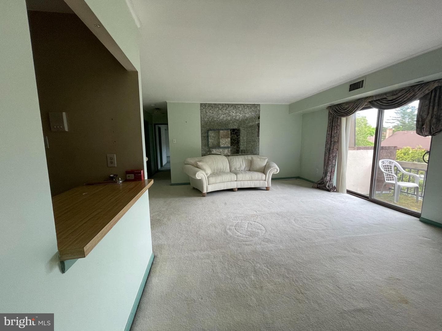 44303 Delaire Landing Road #303 photo 7