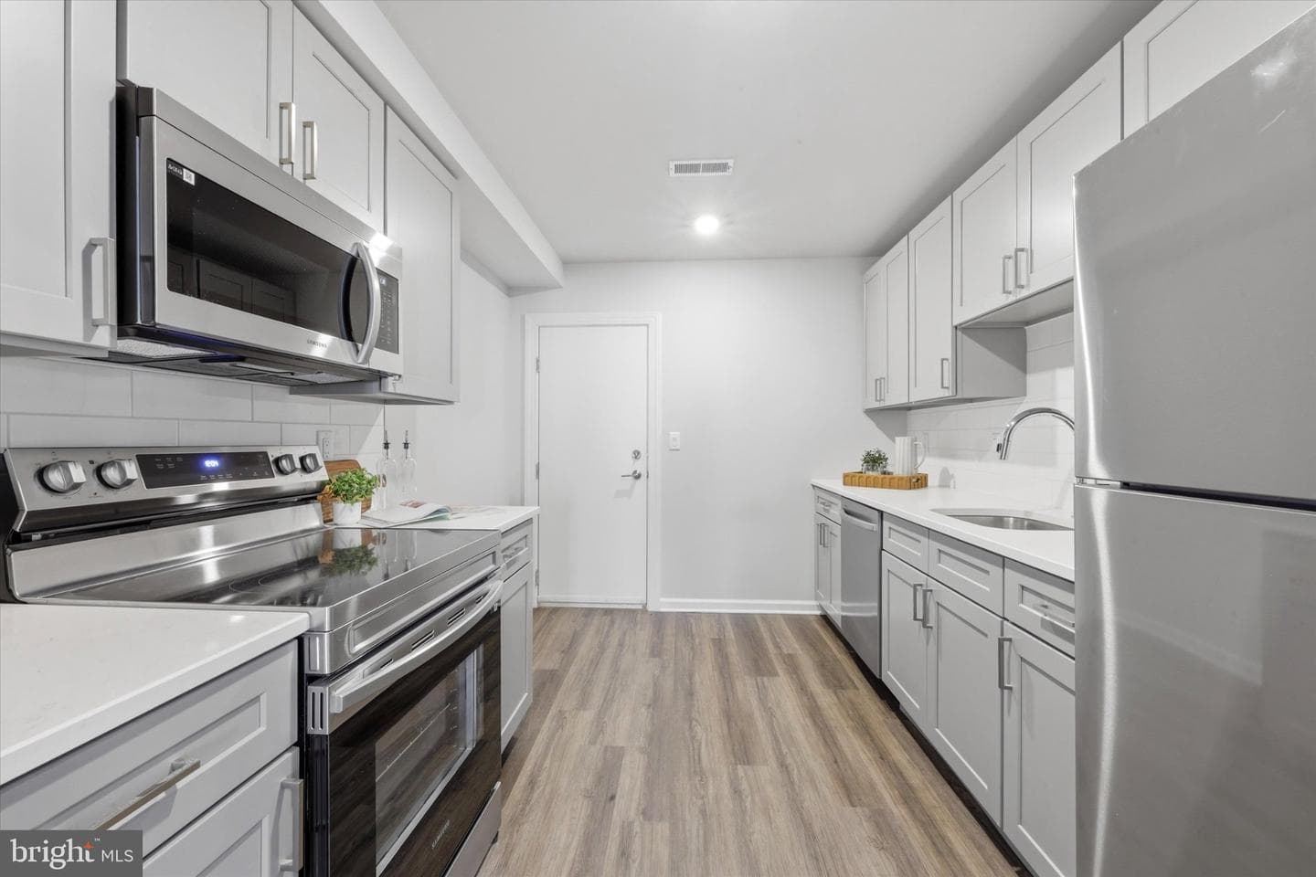 1205 S Harmony photo 10