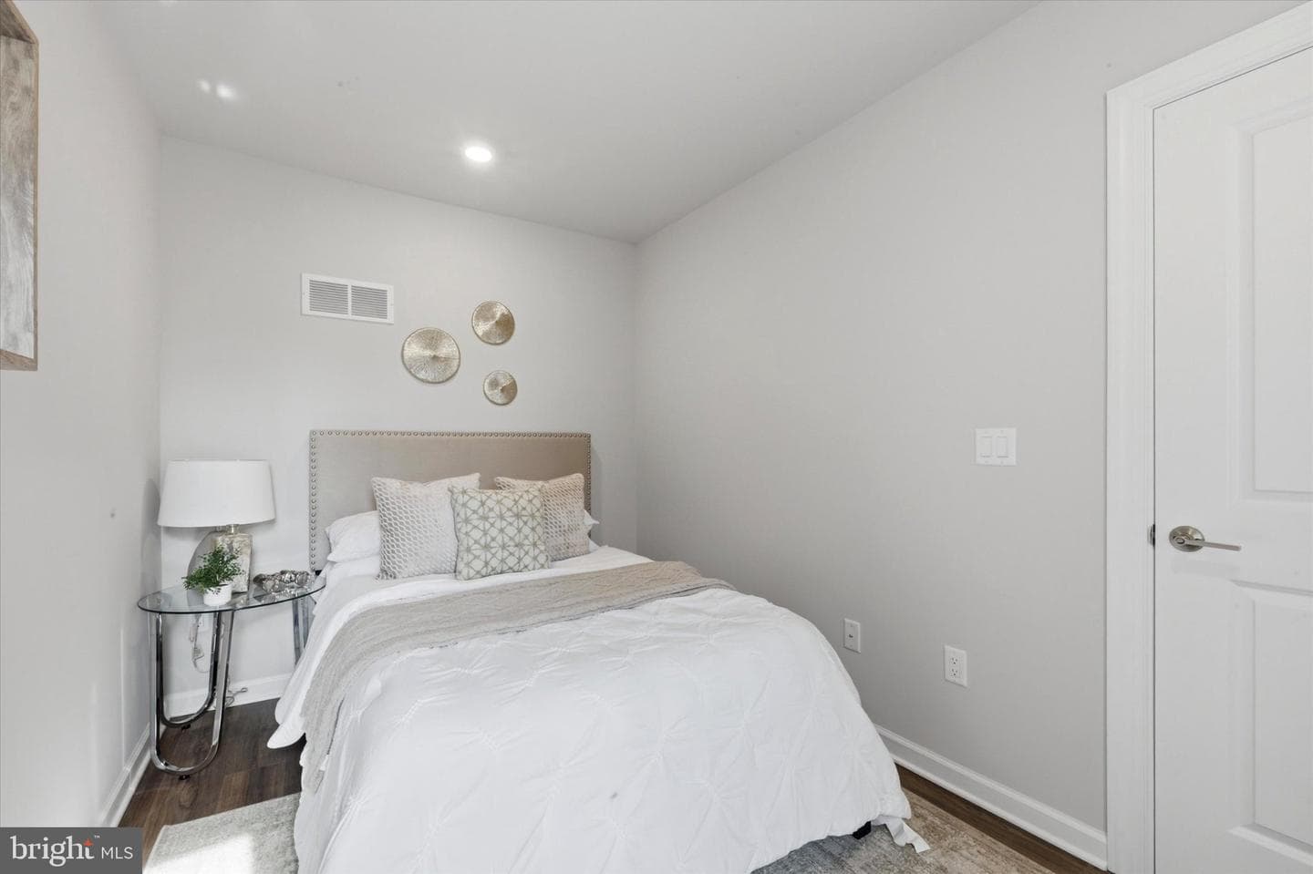 1205 S Harmony photo 12