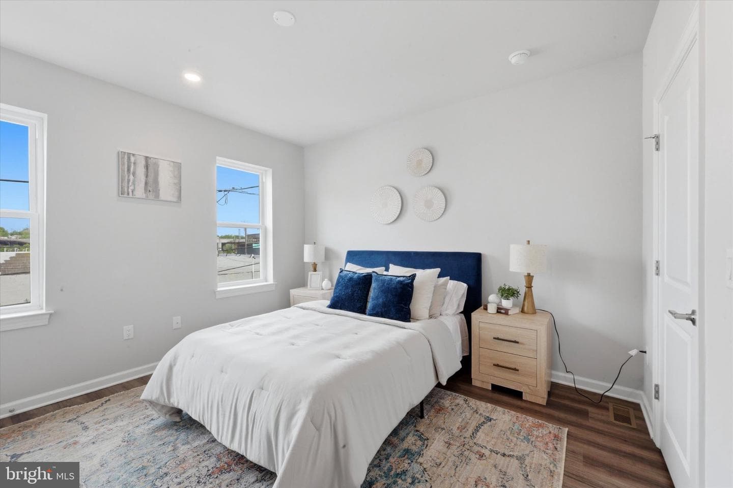 1205 S Harmony photo 14