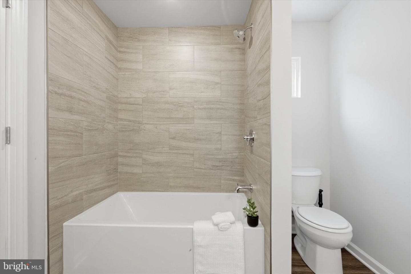 1205 S Harmony photo 16