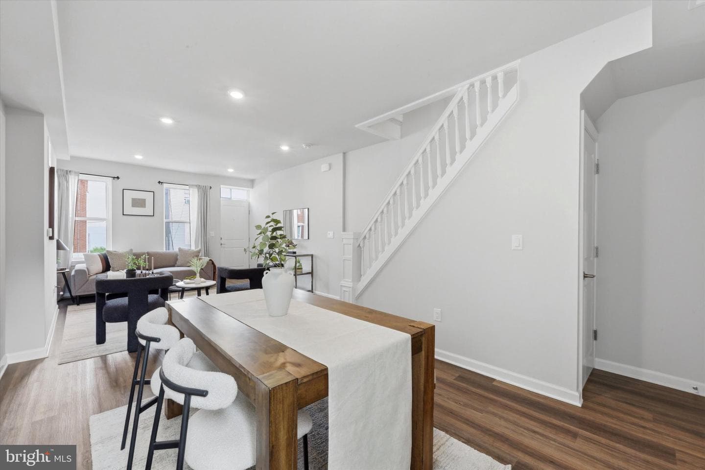 1205 S Harmony photo 5