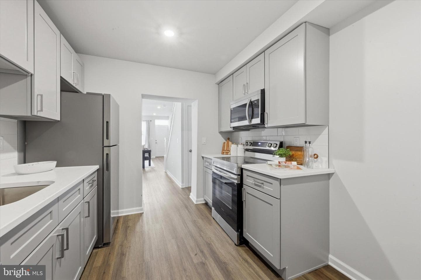 1205 S Harmony photo 8