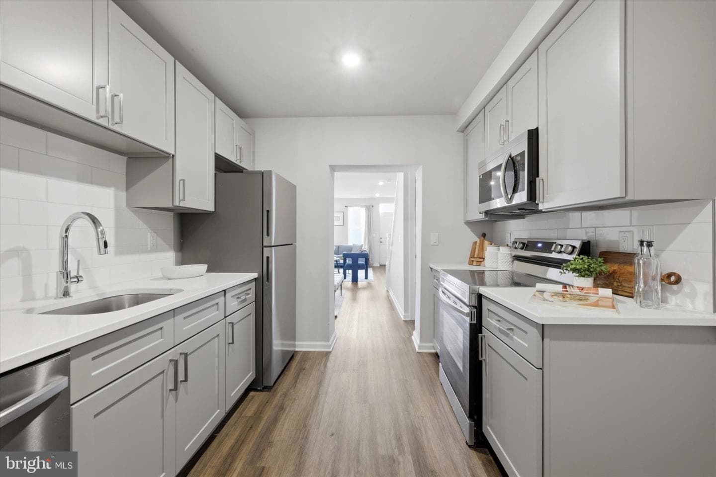 1205 S Harmony photo 9