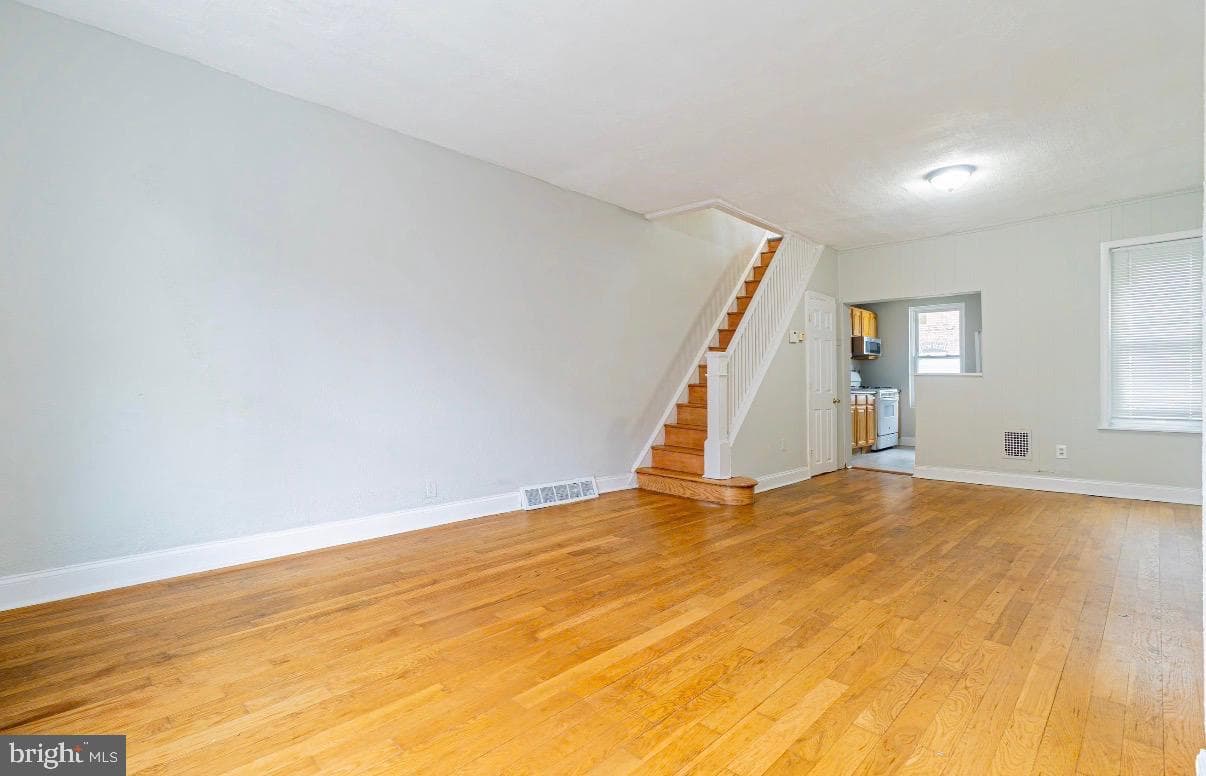 1528 S Hollywood Street photo 2