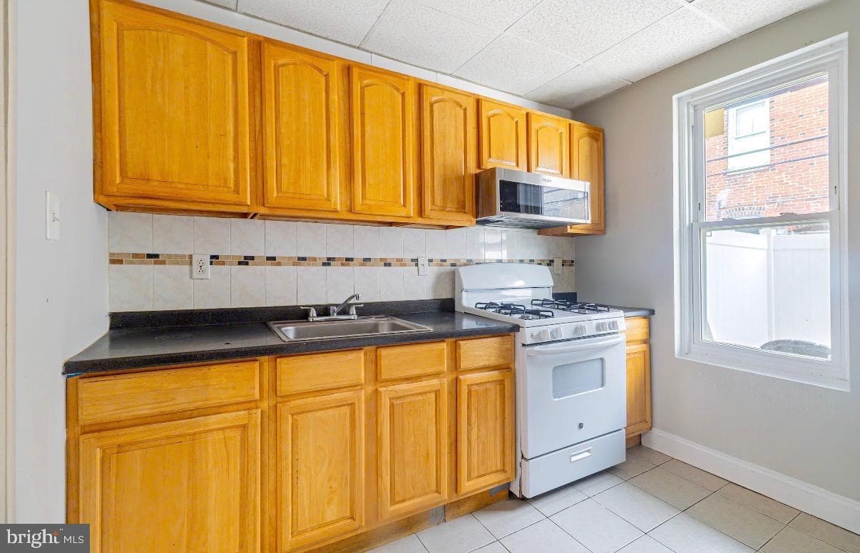 1528 S Hollywood Street photo 4