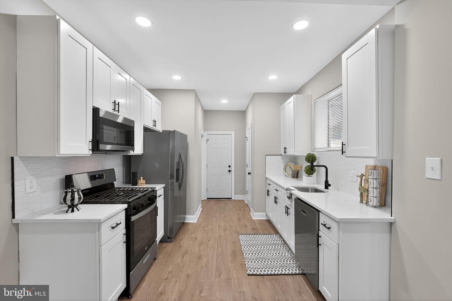 5055 Brown Street photo 13