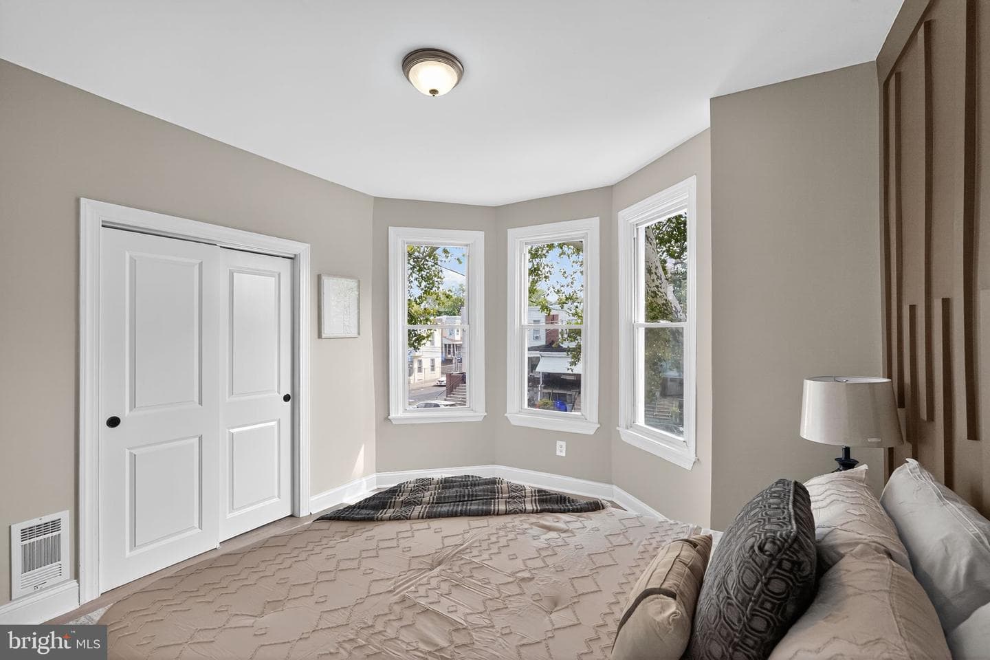 5055 Brown Street photo 23