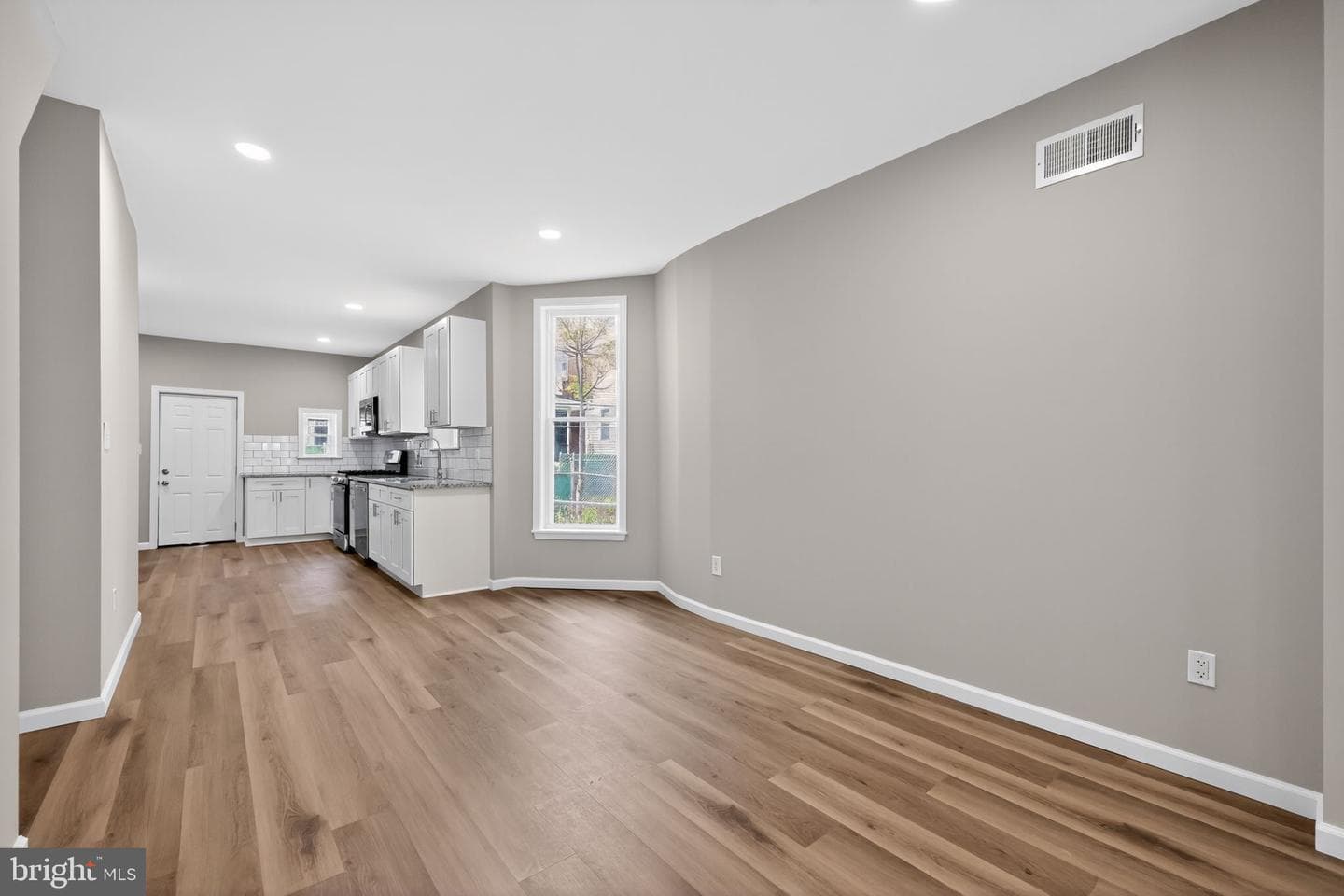 5644 Addison Street photo 13