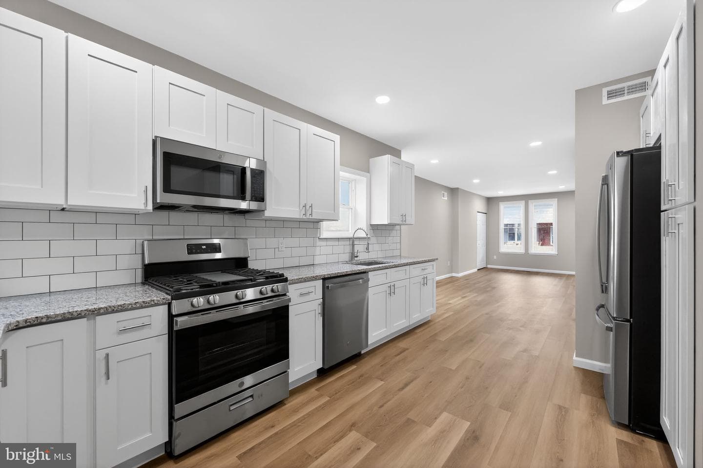 5644 Addison Street photo 16