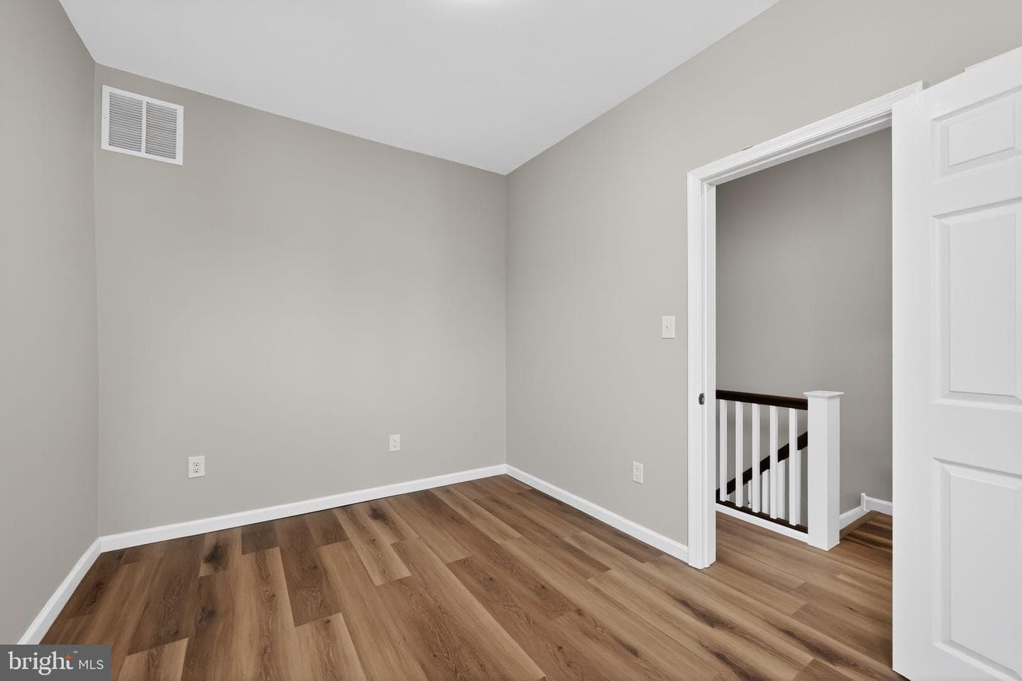 5644 Addison Street photo 21