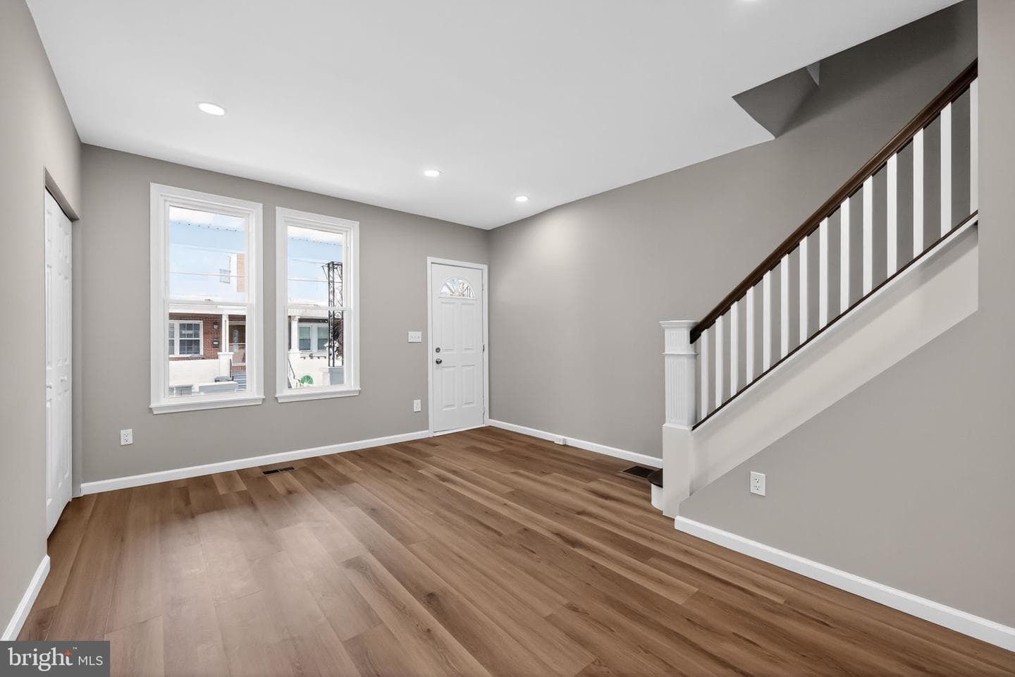 5644 Addison Street photo 8