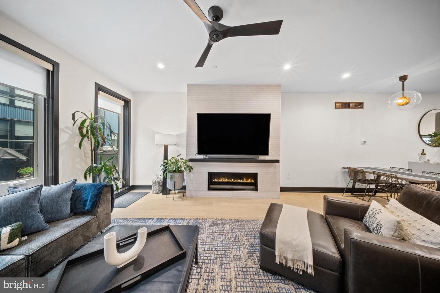 1742 N Hope Street photo 2