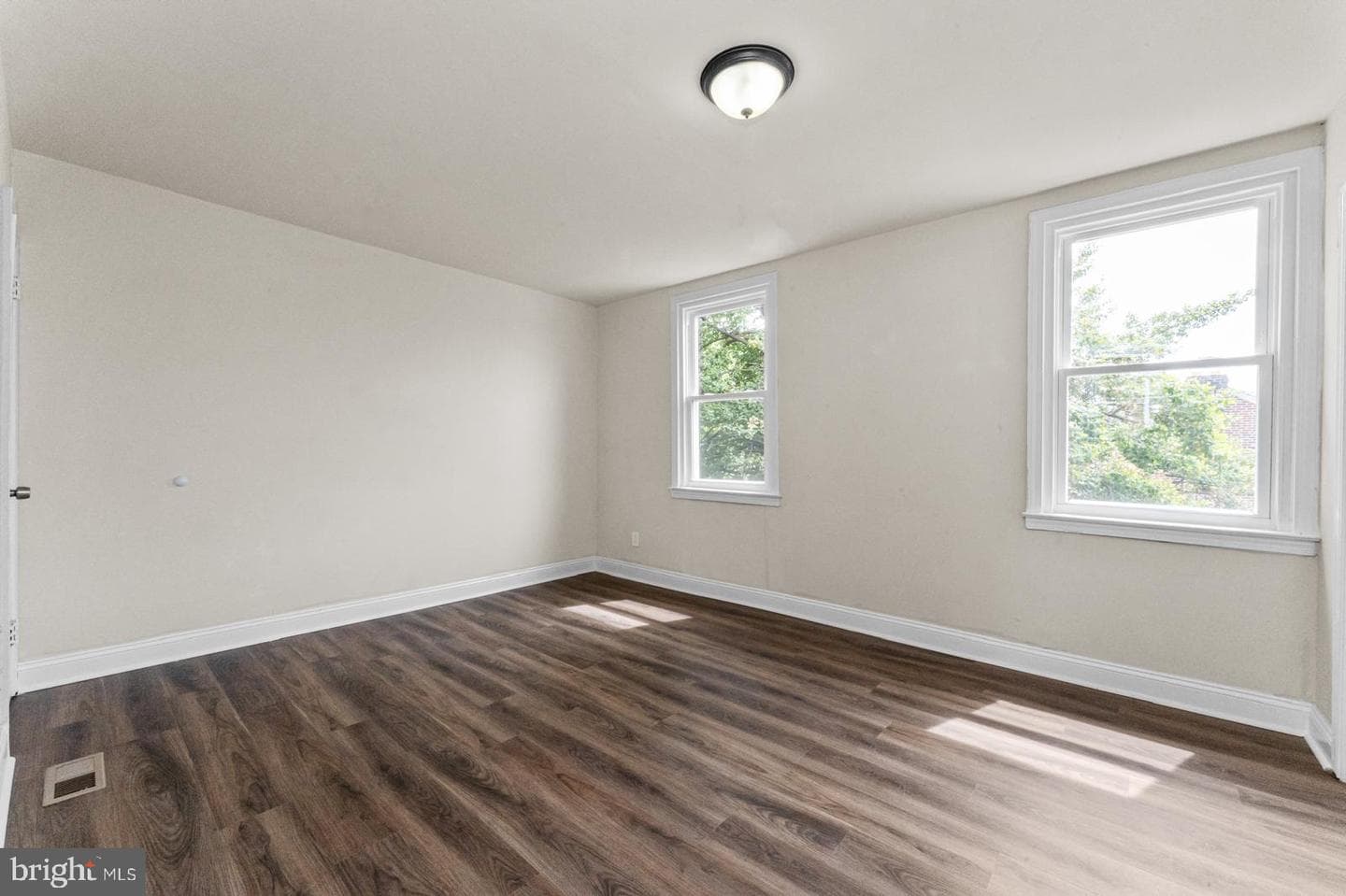 5946 Bennington Street photo 14
