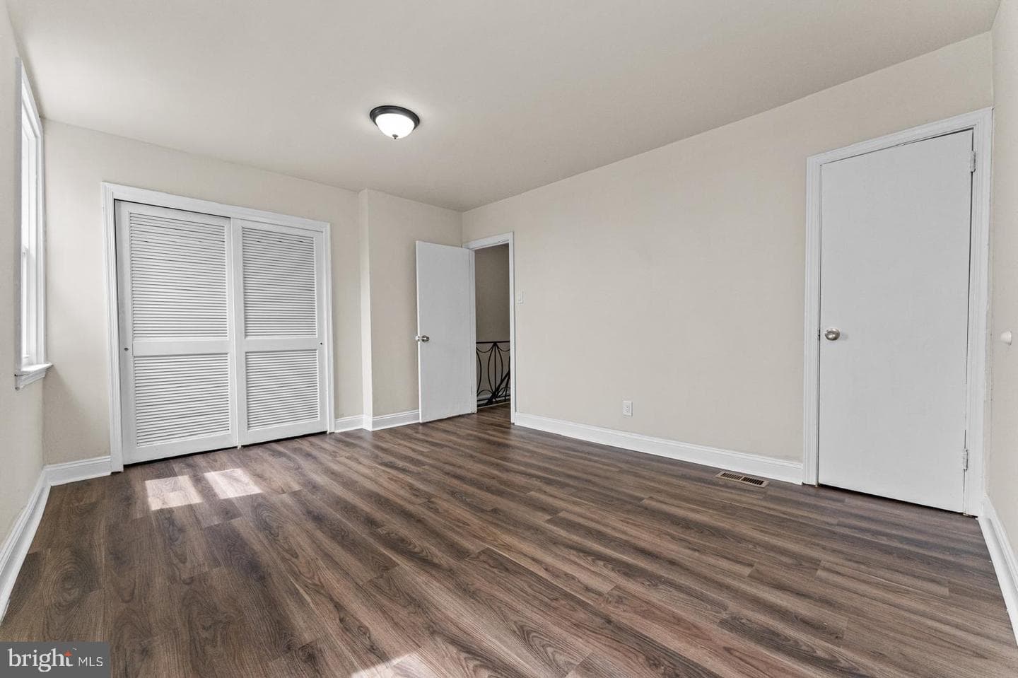 5946 Bennington Street photo 15
