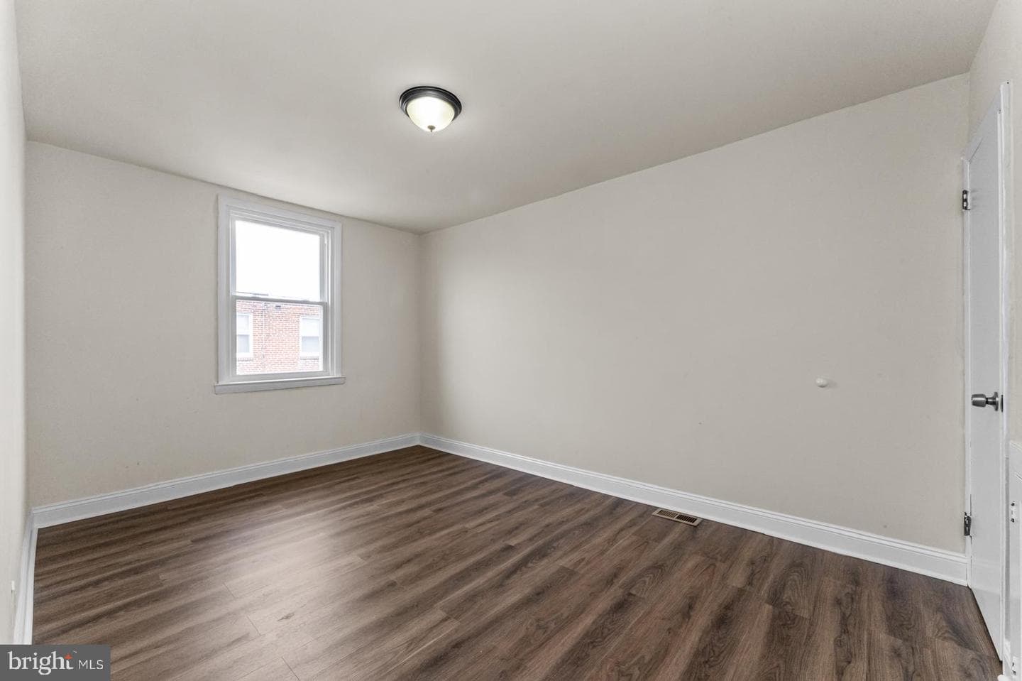 5946 Bennington Street photo 16