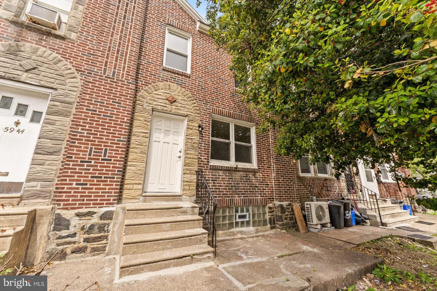 5946 Bennington Street photo 2
