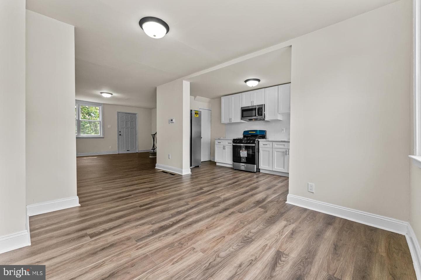 5946 Bennington Street photo 7