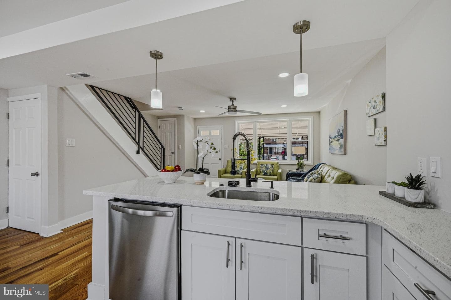 7525 Dickens Place photo 8