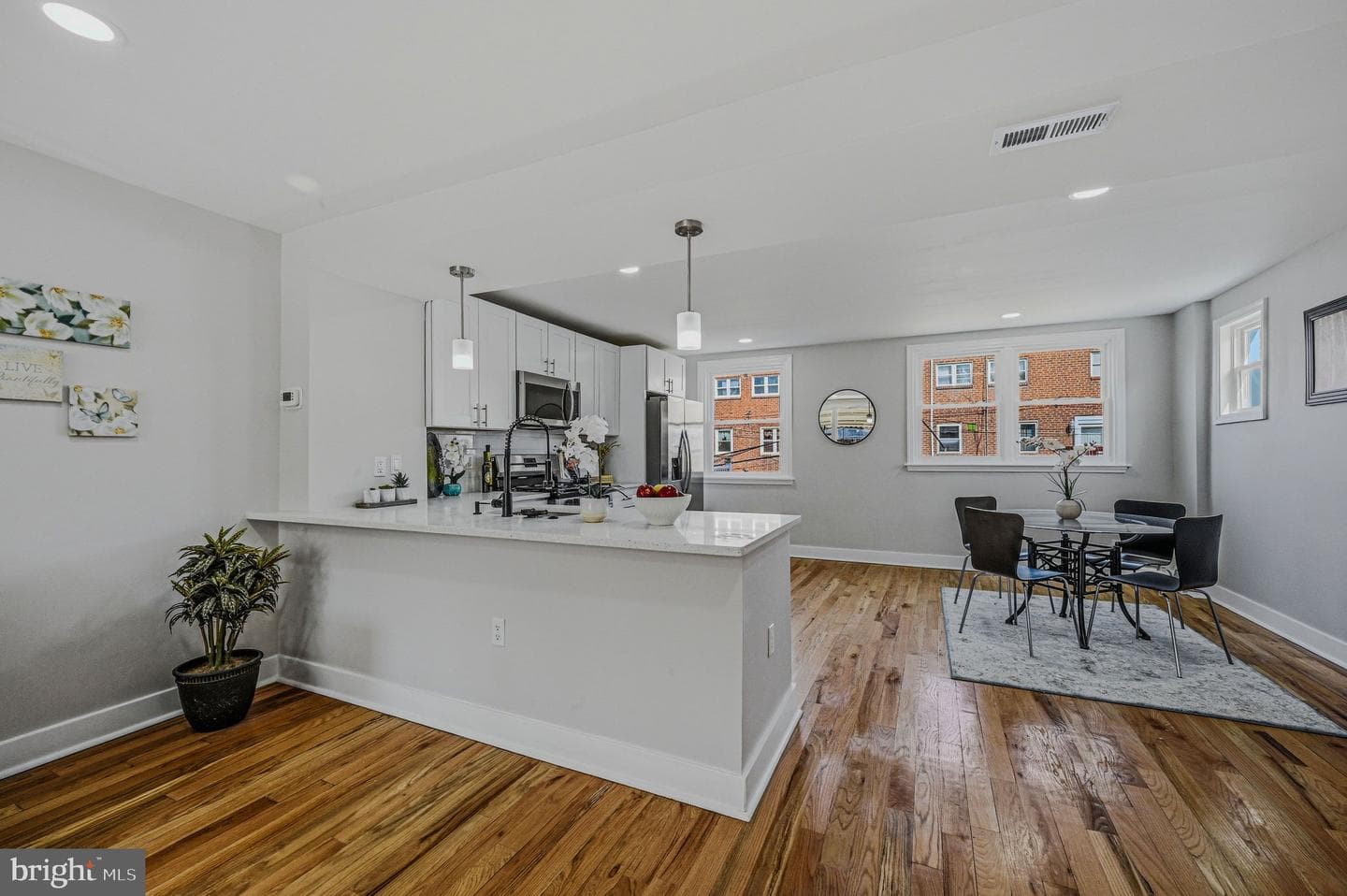7525 Dickens Place photo 9