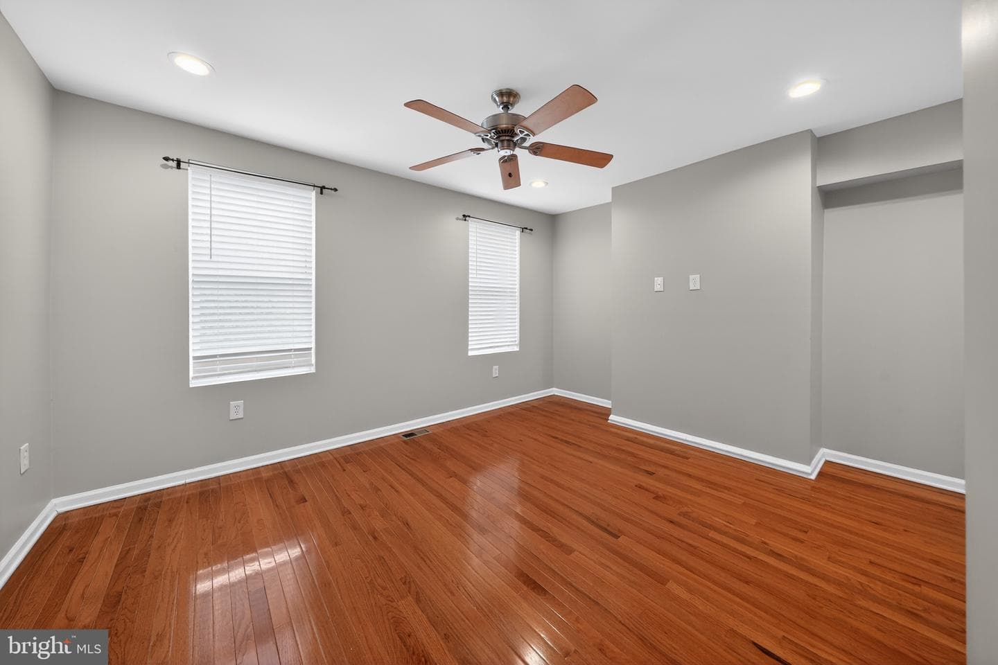2448 Amber Street photo 27