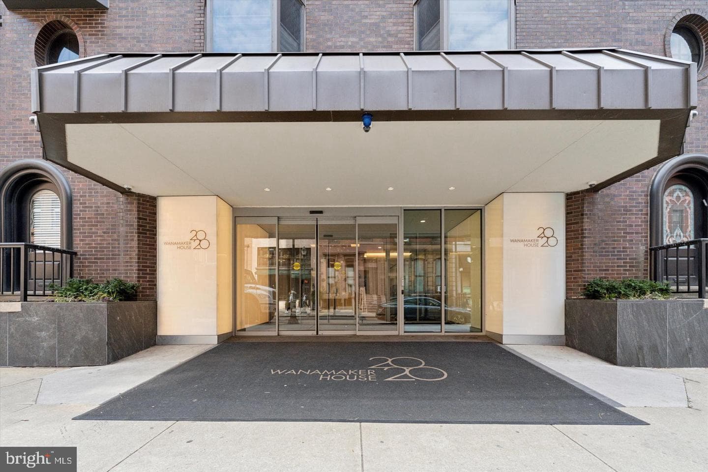 2018 Walnut Street #6j
