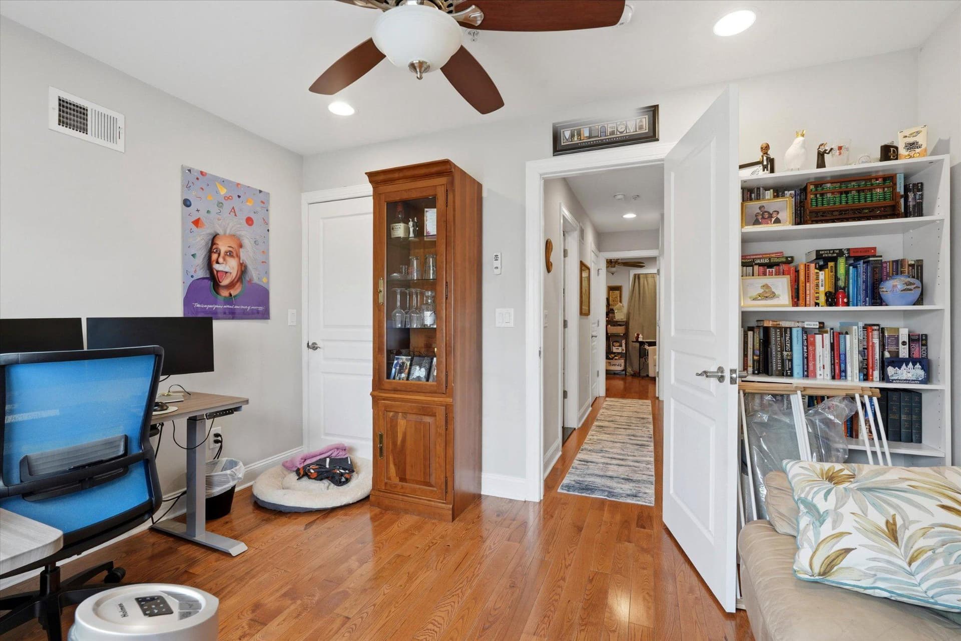 2207 E Oakdale photo 14
