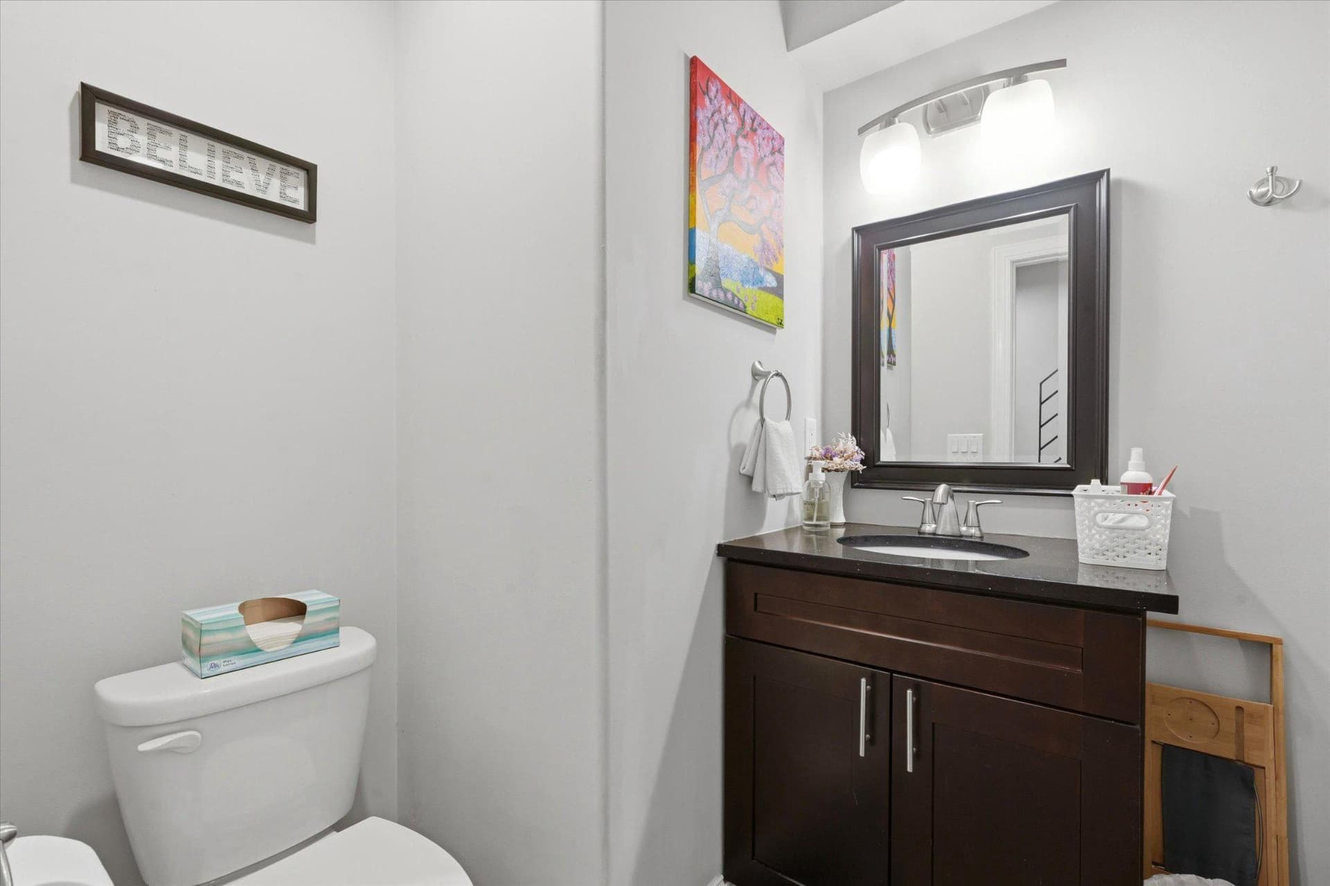 2207 E Oakdale photo 16