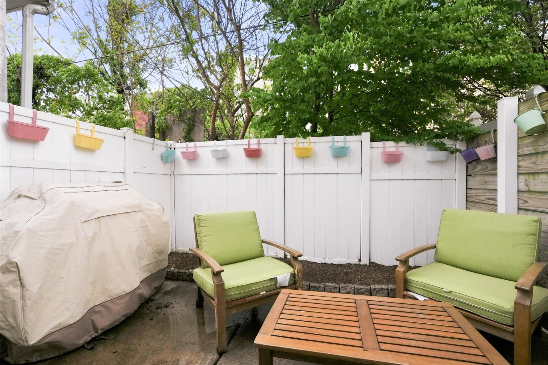 2207 E Oakdale photo 23