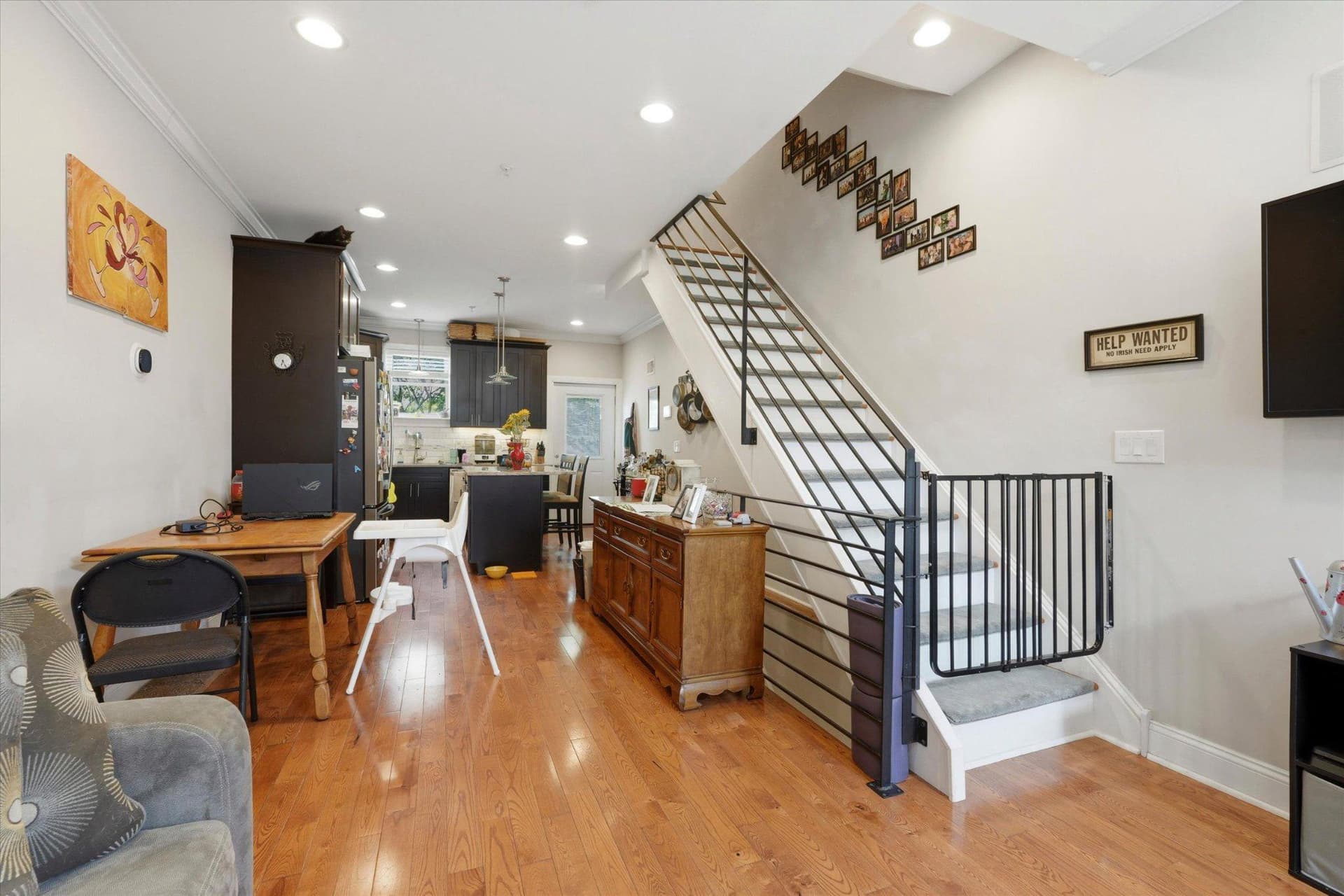 2207 E Oakdale photo 3