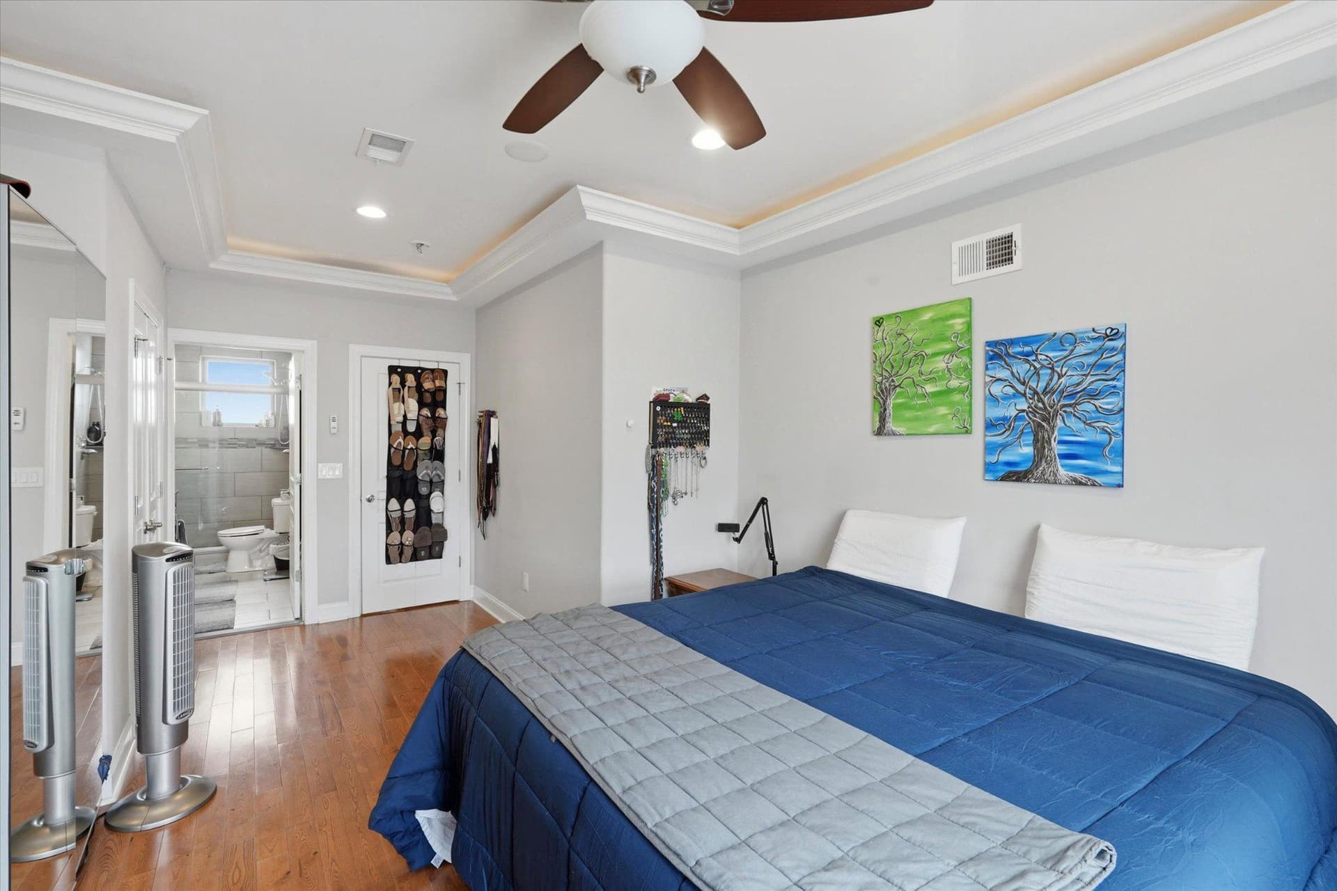2207 E Oakdale photo 9